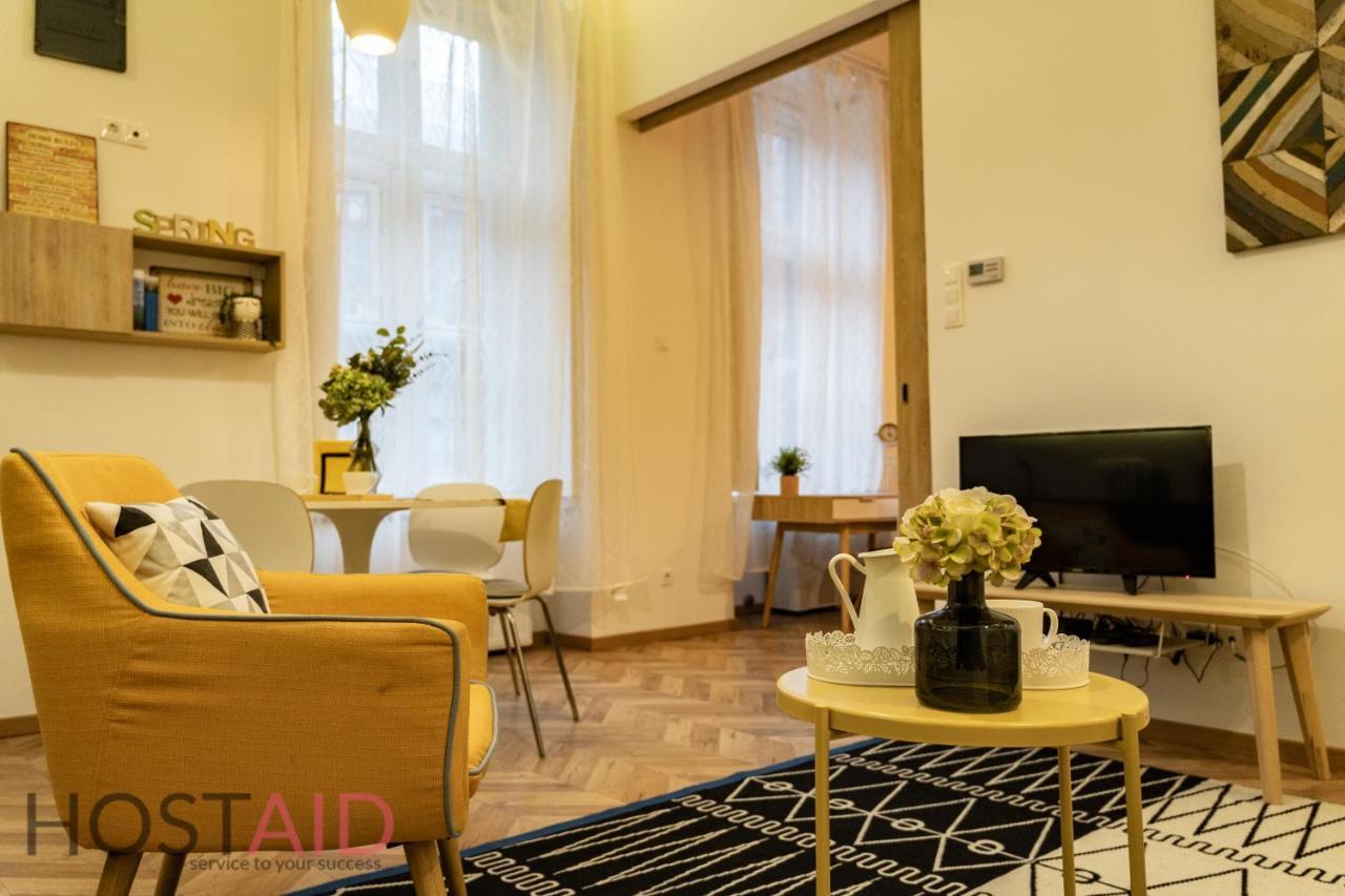 M10 Apartment - Hostaid Budapeste Exterior foto
