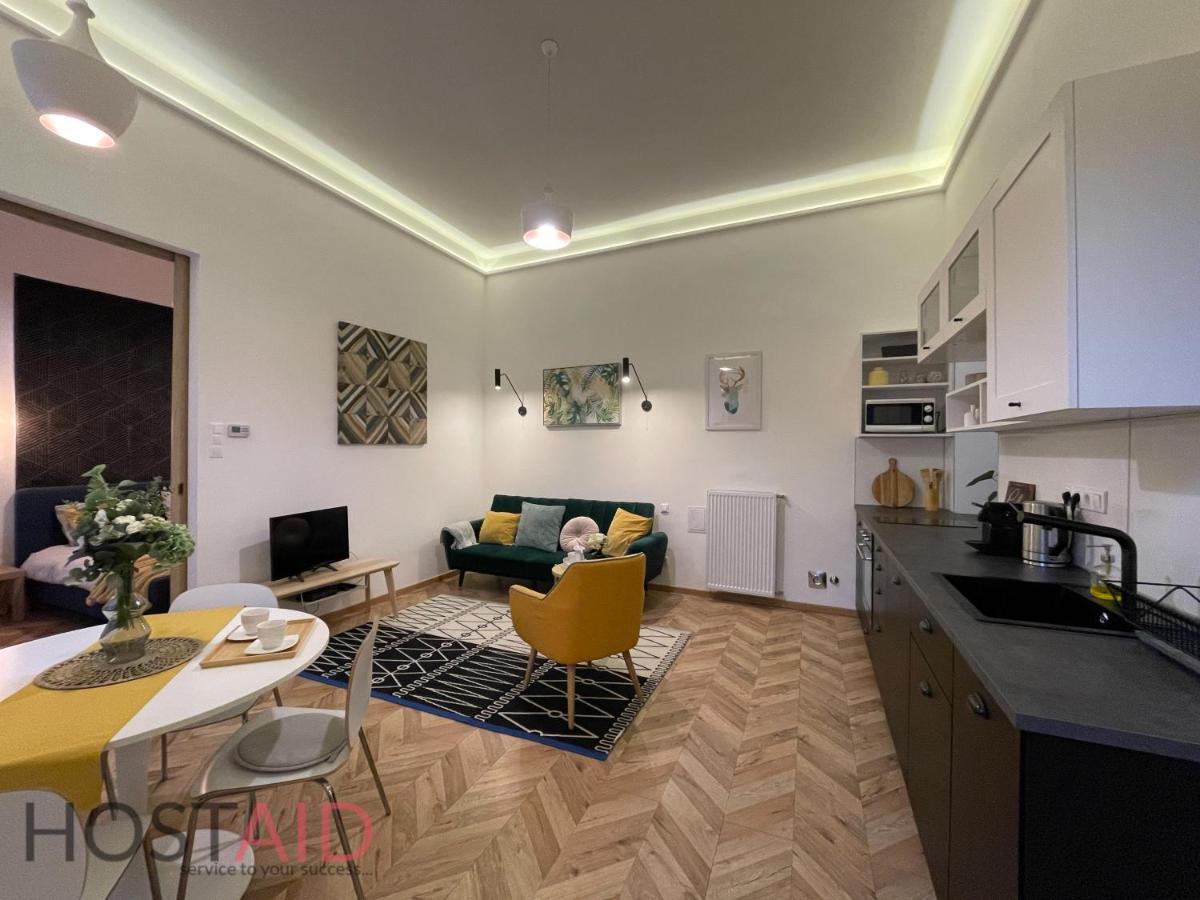 M10 Apartment - Hostaid Budapeste Exterior foto